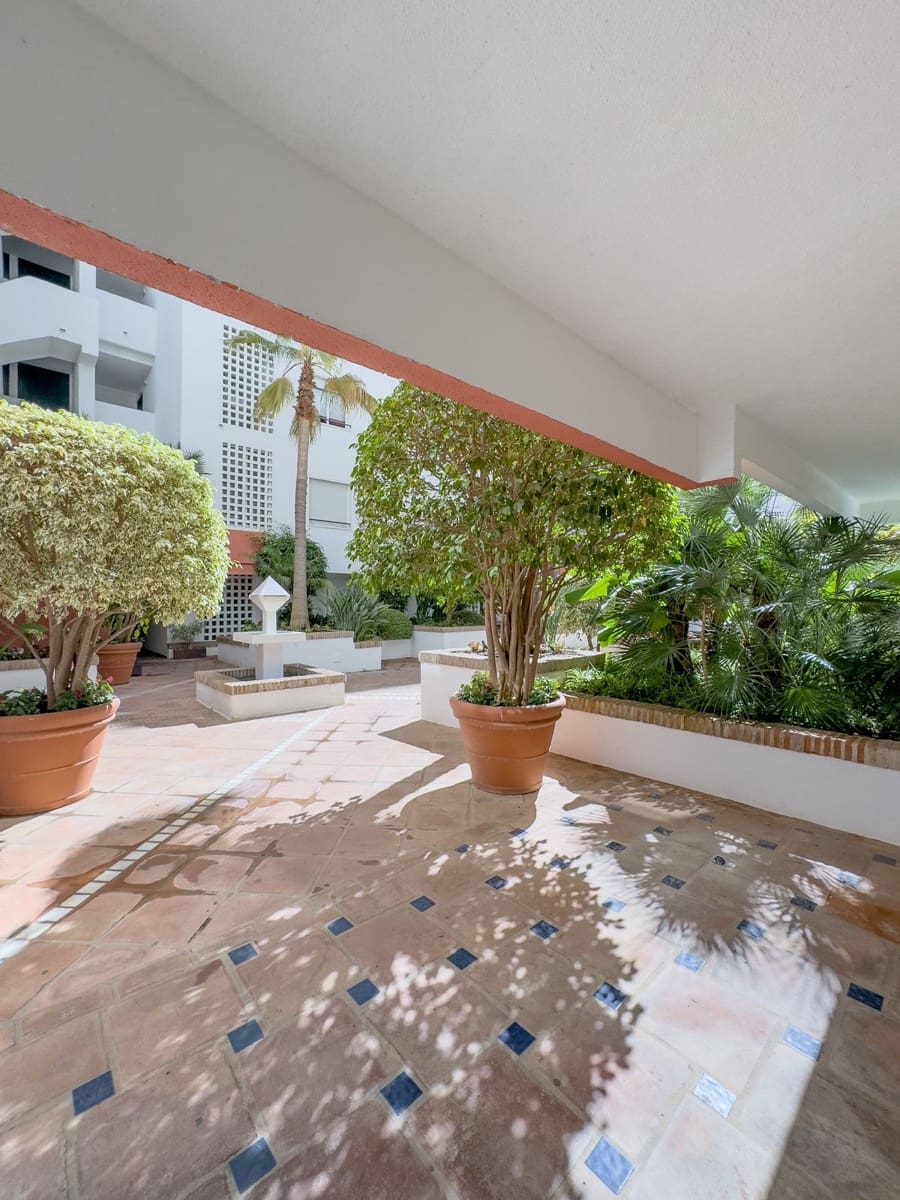 2 slaapkamer Penthouse te koop in Puerto Banus met zwembad - € 1.200.000 (Ref: 9540256)