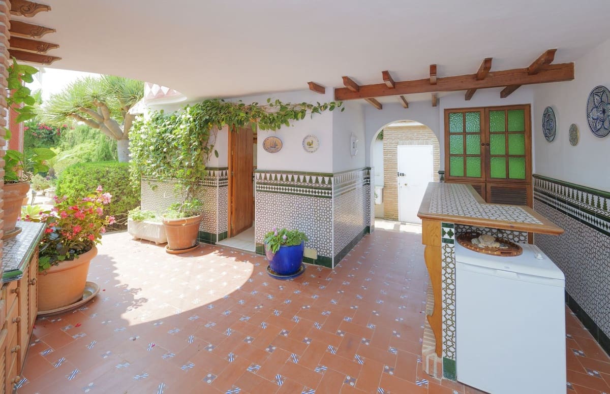 3 slaapkamer Villa te koop in Marbella met zwembad - € 1.200.000 (Ref: 9540258)