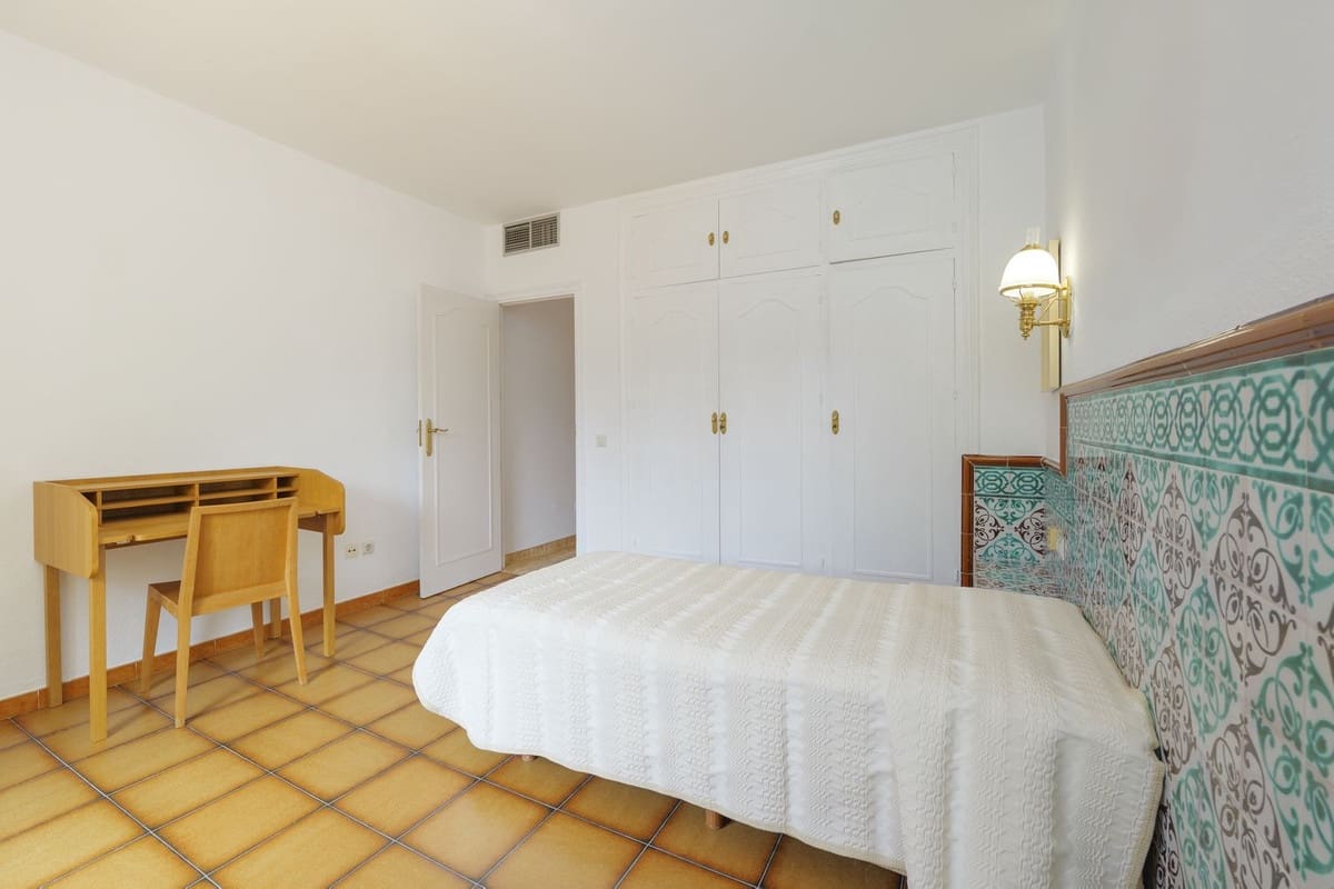 3 slaapkamer Villa te koop in Marbella met zwembad - € 1.200.000 (Ref: 9540258)