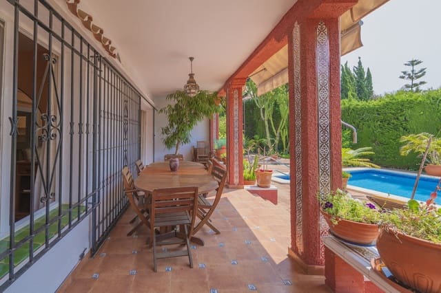 3 slaapkamer Villa te koop in Marbella met zwembad - € 1.200.000 (Ref: 9540258)