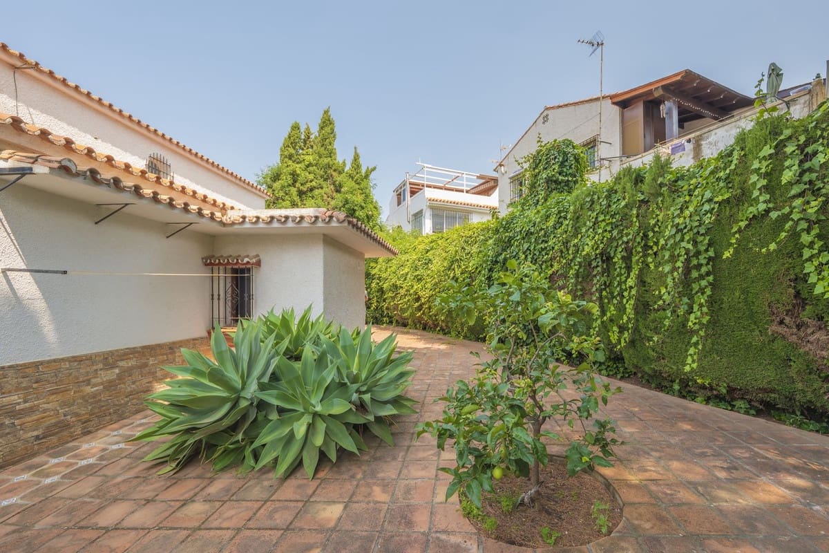 3 slaapkamer Villa te koop in Marbella met zwembad - € 1.200.000 (Ref: 9540258)