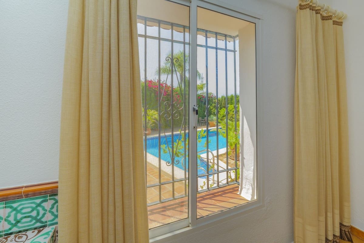 3 slaapkamer Villa te koop in Marbella met zwembad - € 1.200.000 (Ref: 9540258)