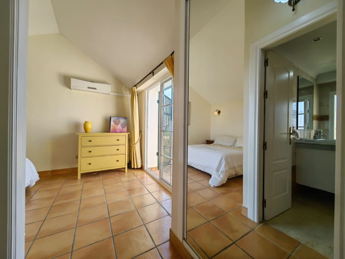 3 soveværelse Villa til salg i Estepona med swimmingpool - € 1.200.000 (Ref: 9540259)