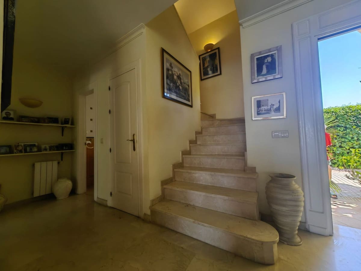 3 soveværelse Villa til salg i Estepona med swimmingpool - € 1.200.000 (Ref: 9540259)