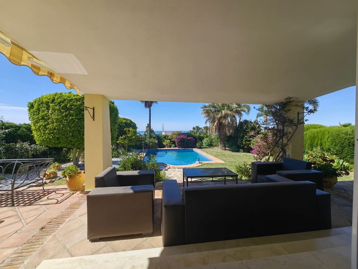 3 soveværelse Villa til salg i Estepona med swimmingpool - € 1.200.000 (Ref: 9540259)