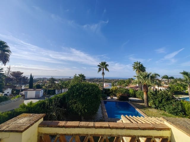3 soveværelse Villa til salg i Centro, Estepona med swimmingpool - € 1.200.000 (Ref: 9540259)