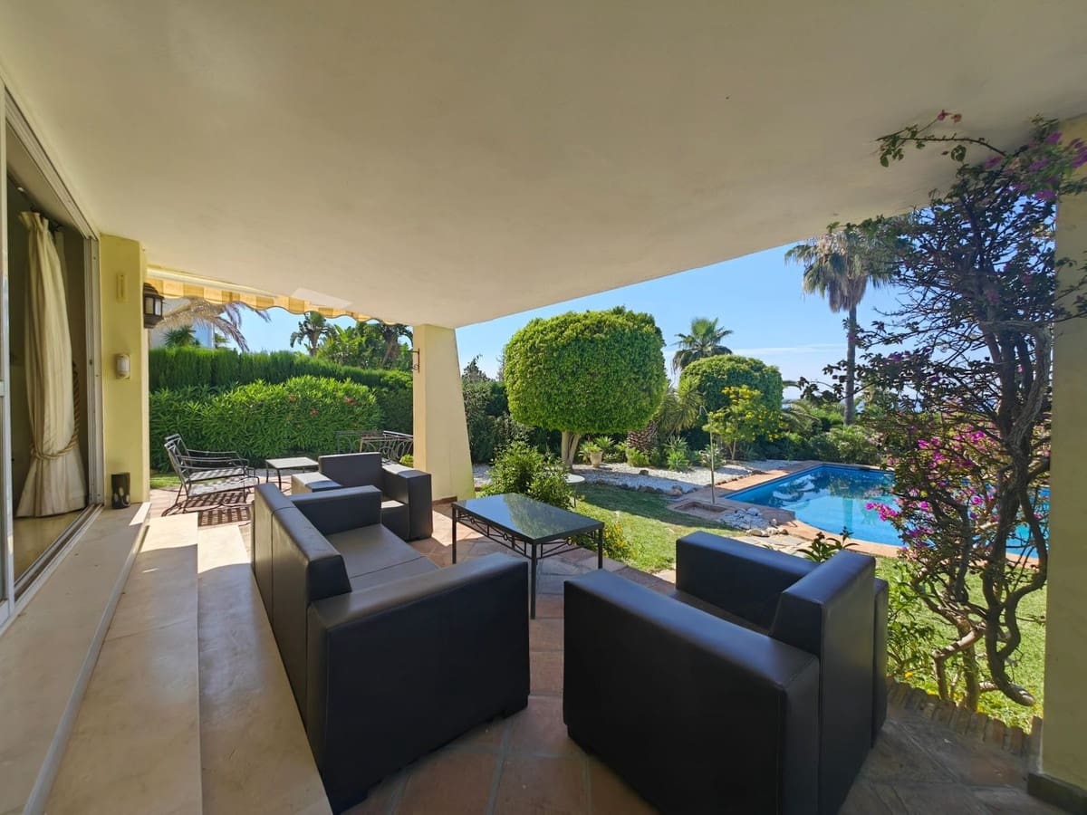 3 soveværelse Villa til salg i Estepona med swimmingpool - € 1.200.000 (Ref: 9540259)