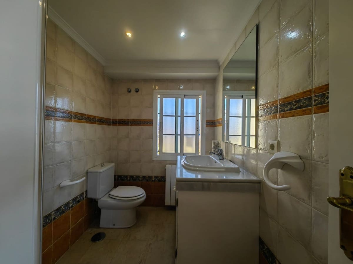 3 soveværelse Villa til salg i Estepona med swimmingpool - € 1.200.000 (Ref: 9540259)