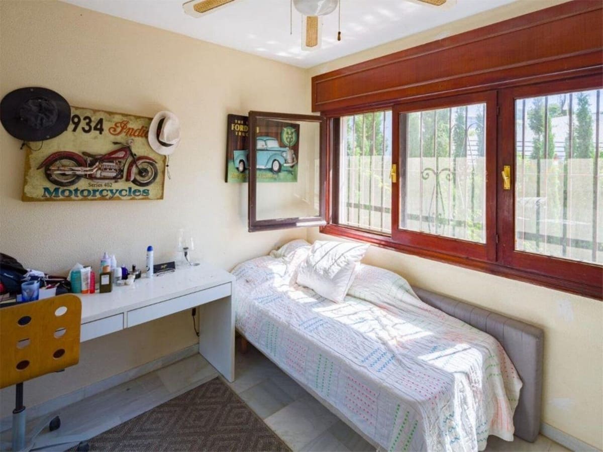 4 slaapkamer Villa te koop in El Rosario met zwembad - € 1.200.000 (Ref: 9540262)