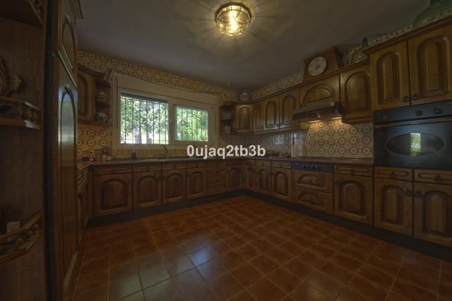 Chalet de 5 habitaciones en Cancelada, Estepona en venta con piscina garaje - 1.200.000 € (Ref: 9540265)
