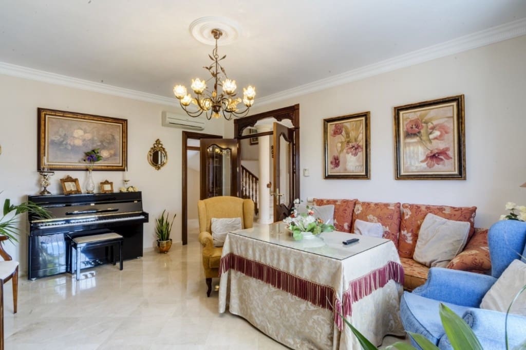 6 sypialnia Willa na sprzedaż w Alhaurin el Grande z basenem garażem - 1 200 000 € (Ref: 9540267)