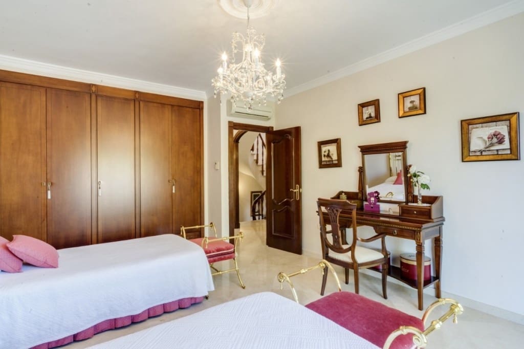 6 sypialnia Willa na sprzedaż w Alhaurin el Grande z basenem garażem - 1 200 000 € (Ref: 9540267)