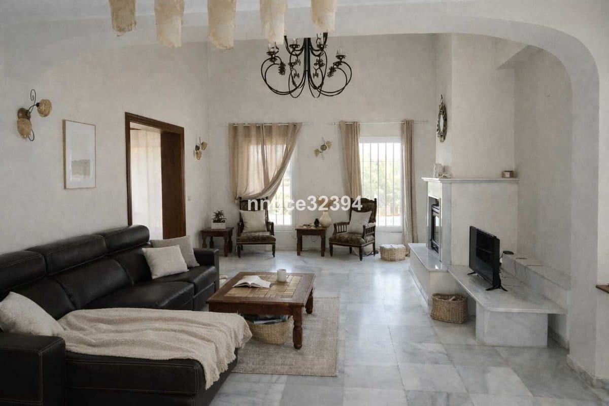 7 bedroom Villa for sale in Sotogrande with pool - € 999,000 (Ref: 9540268)