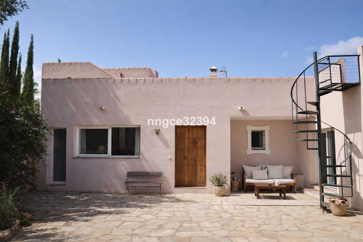 7 bedroom Villa for sale in Sotogrande with pool - € 999,000 (Ref: 9540268)