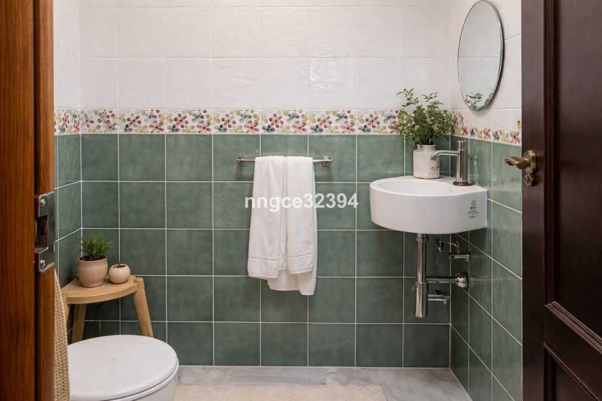 7 bedroom Villa for sale in Sotogrande with pool - € 999,000 (Ref: 9540268)