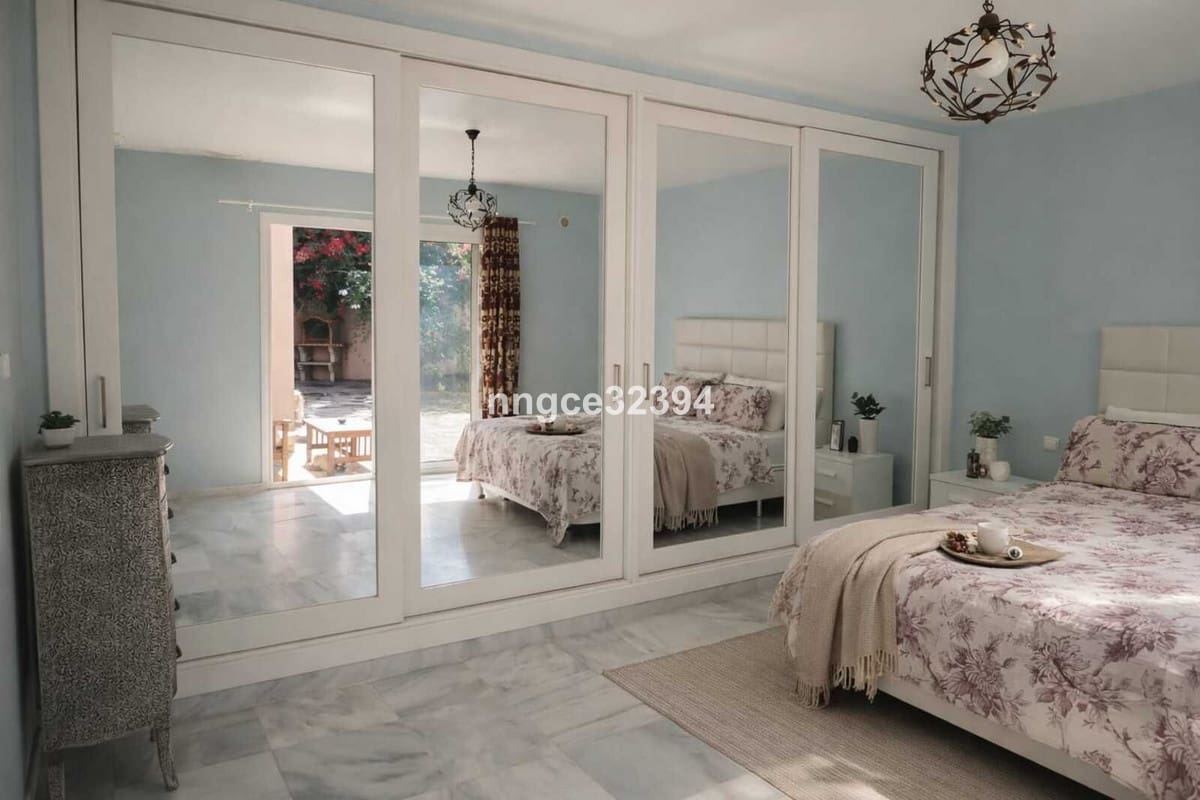 7 bedroom Villa for sale in Sotogrande with pool - € 999,000 (Ref: 9540268)