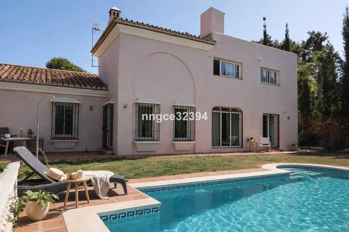 7 bedroom Villa for sale in Sotogrande with pool - € 999,000 (Ref: 9540268)