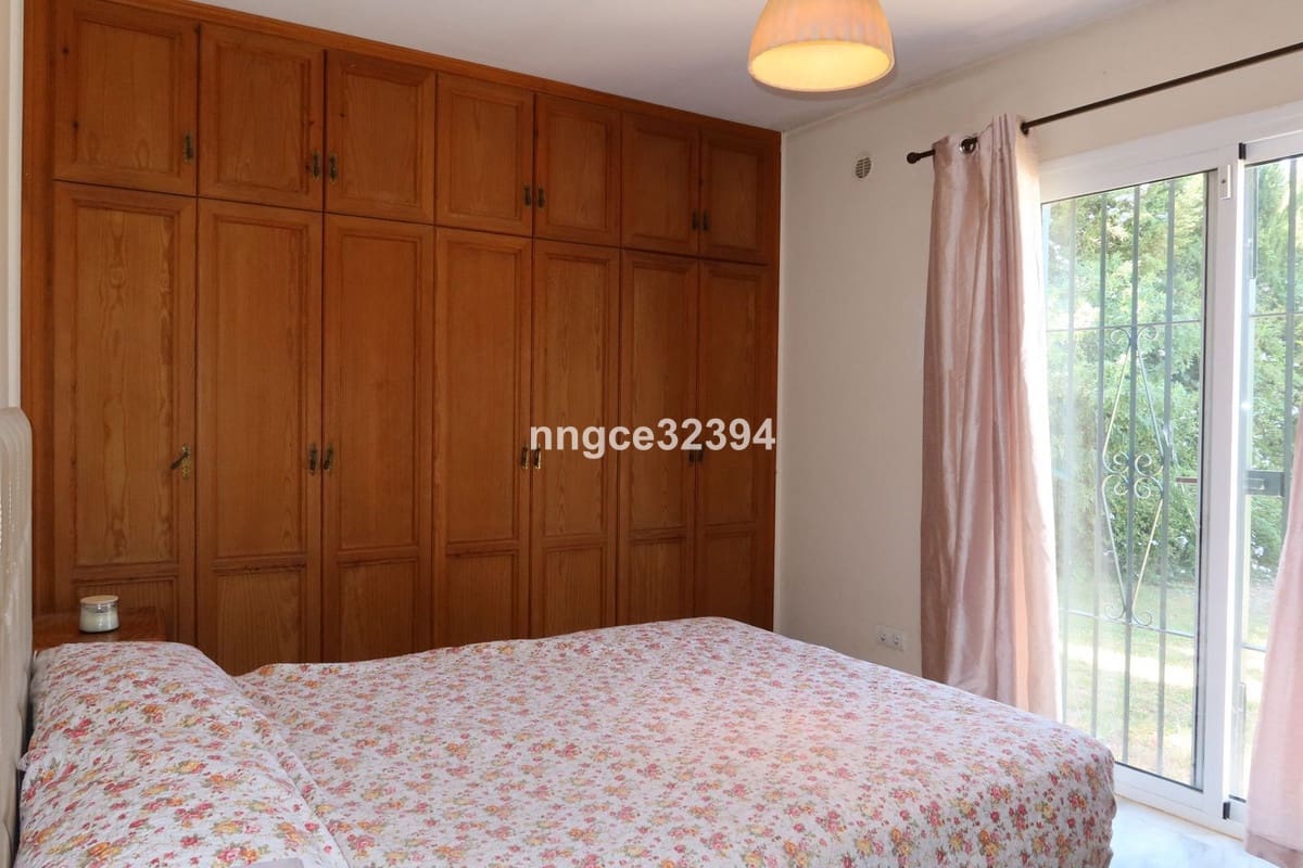 7 bedroom Villa for sale in Sotogrande with pool - € 999,000 (Ref: 9540268)