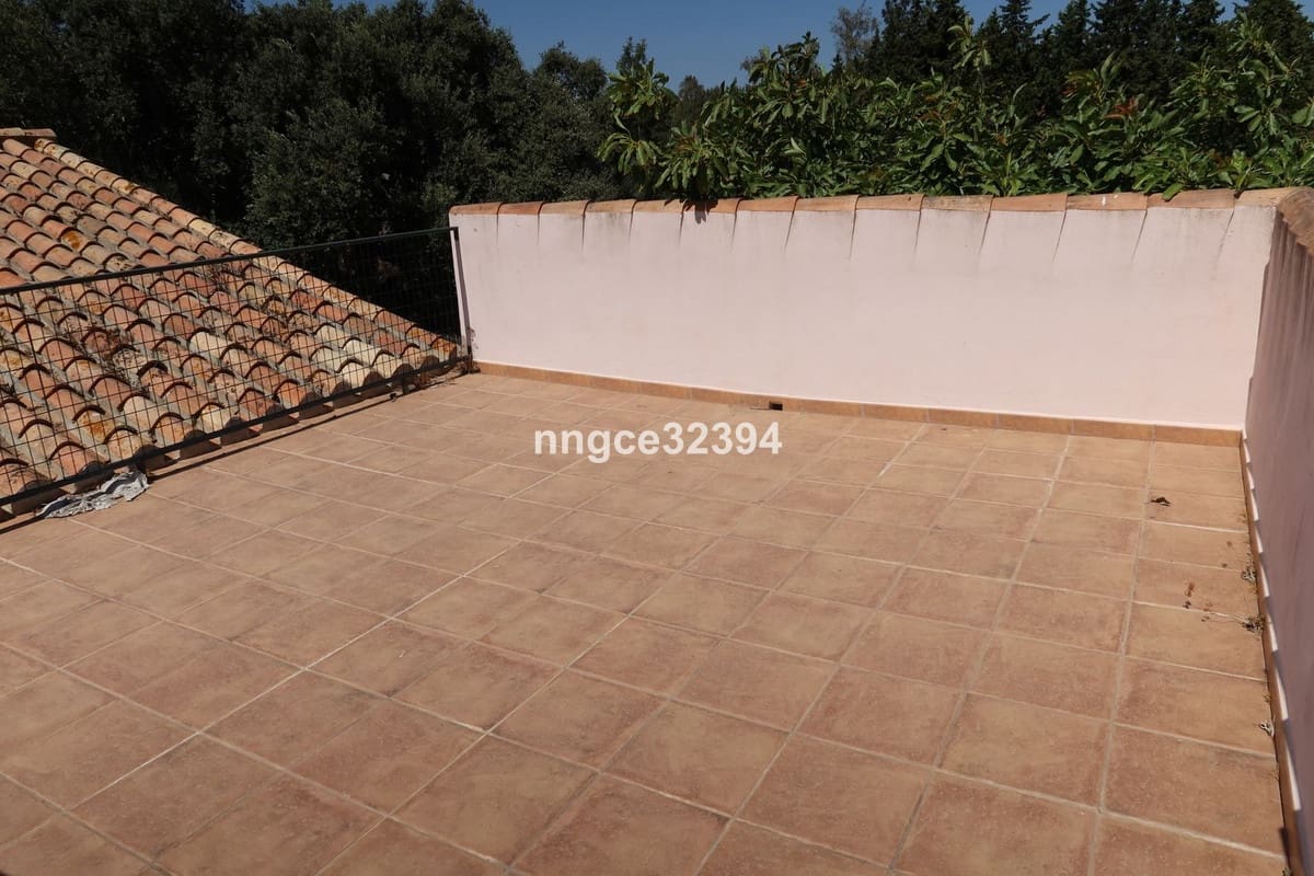 7 bedroom Villa for sale in Sotogrande with pool - € 999,000 (Ref: 9540268)