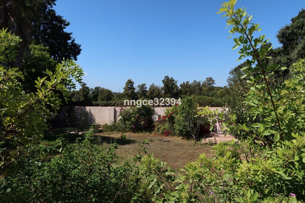 7 bedroom Villa for sale in Sotogrande with pool - € 999,000 (Ref: 9540268)