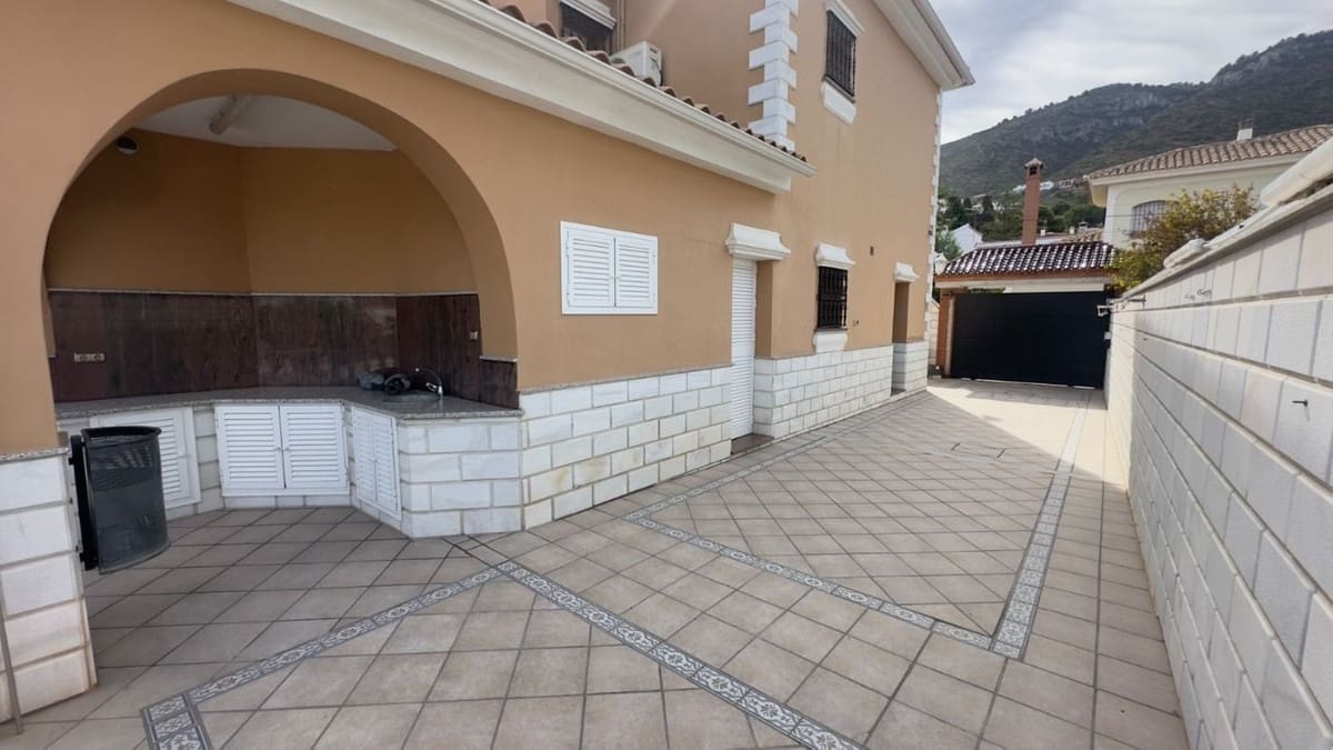 8 camera da letto Villa in vendita in Alhaurin de la Torre con piscina garage - 1.200.000 € (Rif: 9540269)