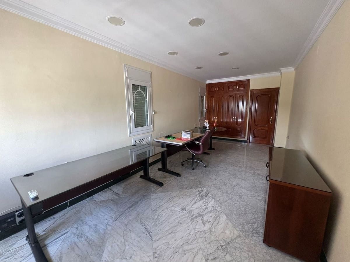 8 bedroom Villa for sale in Alhaurin de la Torre with pool garage - € 1,200,000 (Ref: 9540269)