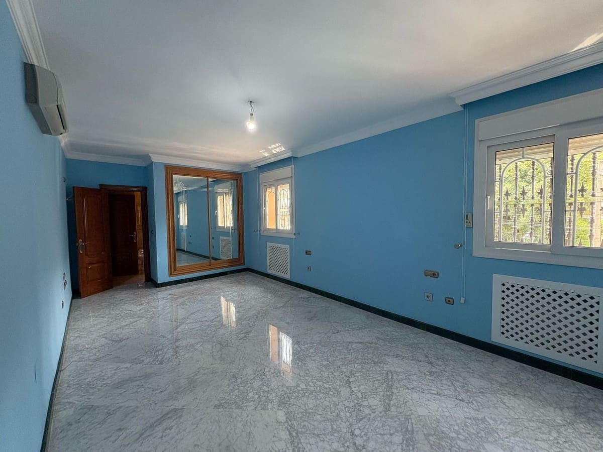 8 bedroom Villa for sale in Alhaurin de la Torre with pool garage - € 1,200,000 (Ref: 9540269)