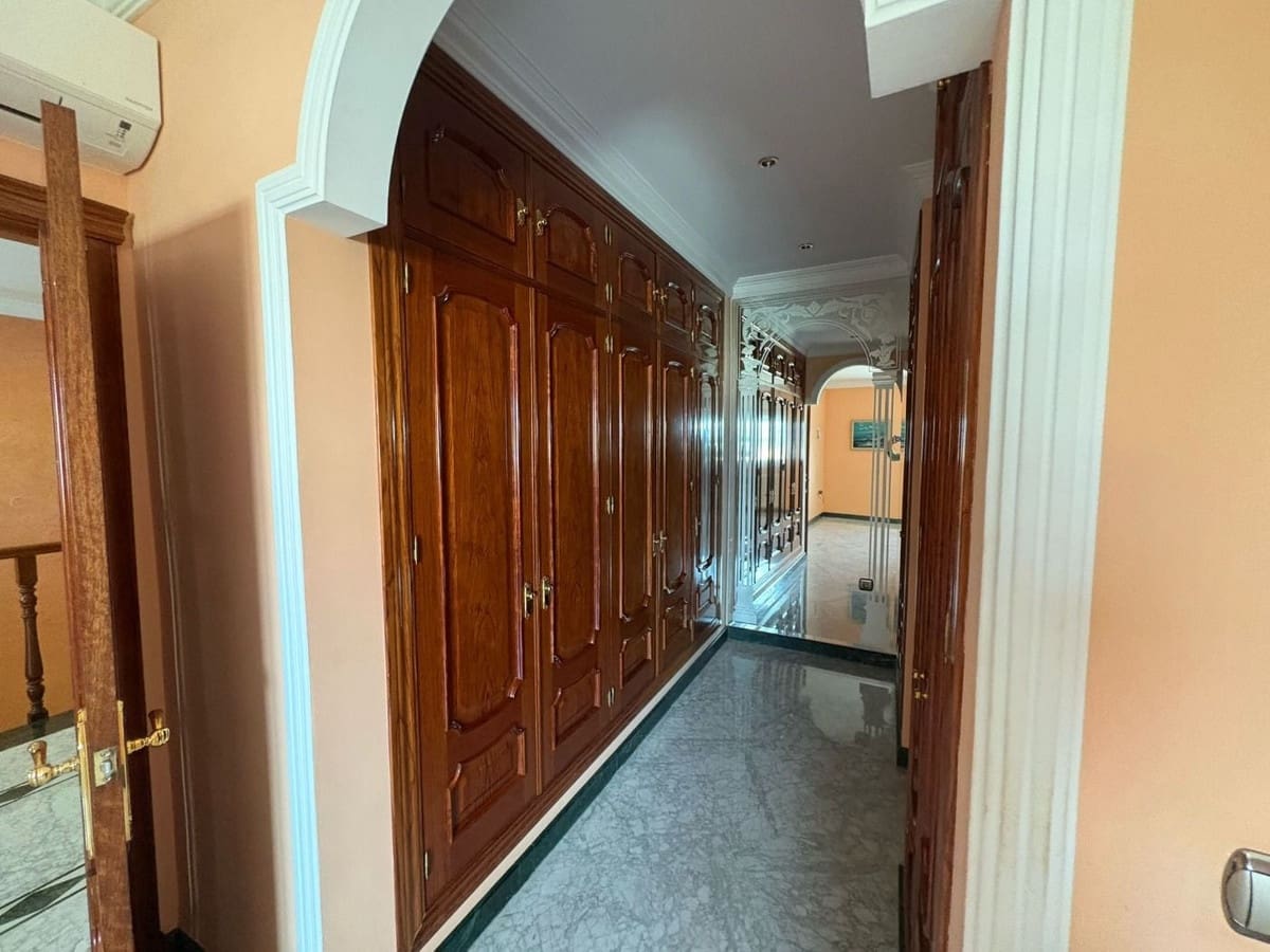 8 bedroom Villa for sale in Alhaurin de la Torre with pool garage - € 1,200,000 (Ref: 9540269)