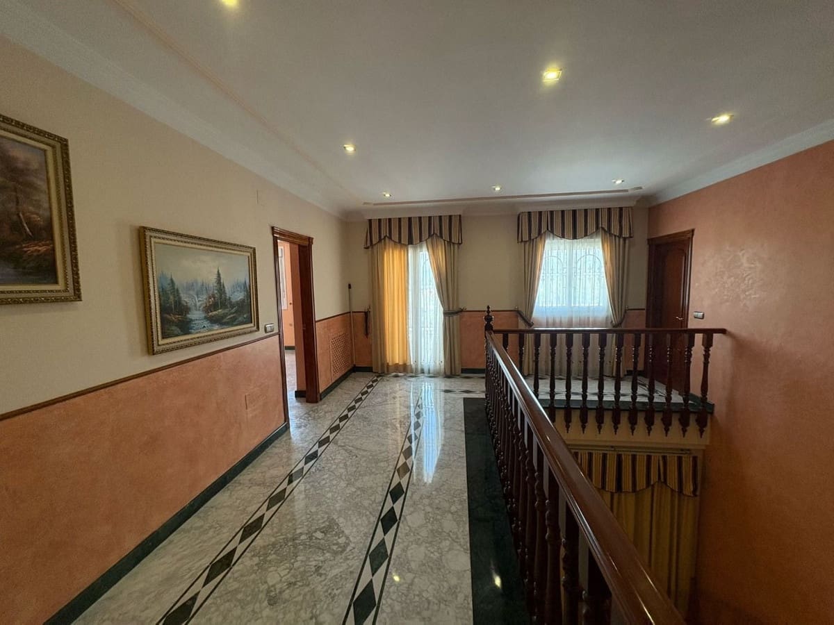 8 bedroom Villa for sale in Alhaurin de la Torre with pool garage - € 1,200,000 (Ref: 9540269)