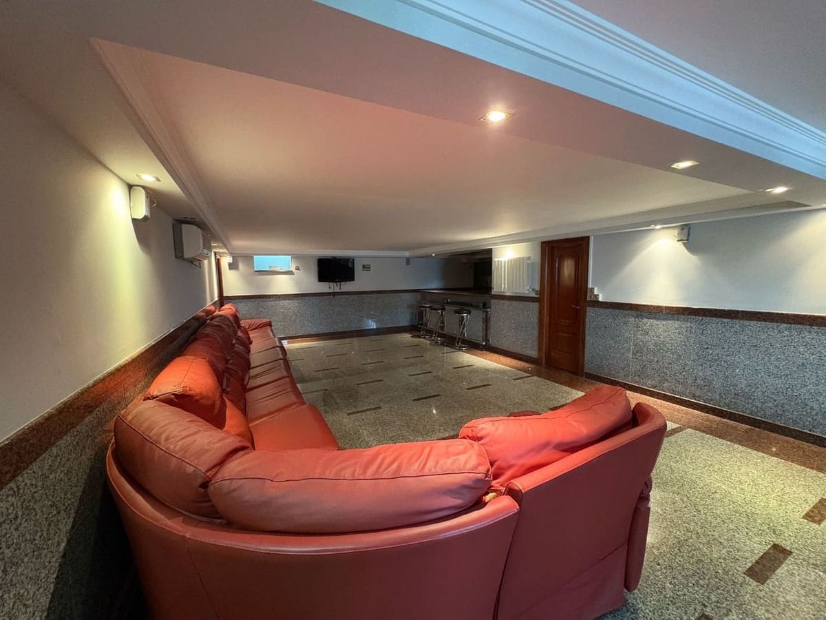 8 bedroom Villa for sale in Alhaurin de la Torre with pool garage - € 1,200,000 (Ref: 9540269)