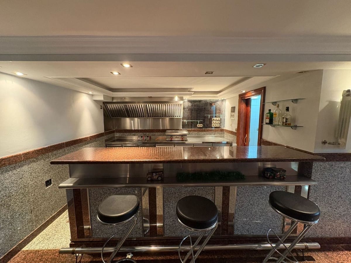 8 bedroom Villa for sale in Alhaurin de la Torre with pool garage - € 1,200,000 (Ref: 9540269)