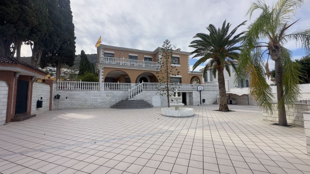 8 bedroom Villa for sale in Alhaurin de la Torre with pool garage - € 1,200,000 (Ref: 9540269)