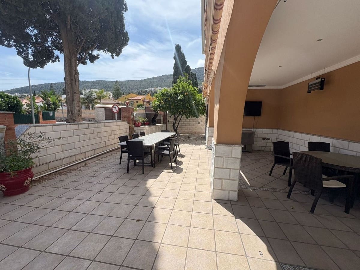 8 bedroom Villa for sale in Alhaurin de la Torre with pool garage - € 1,200,000 (Ref: 9540269)