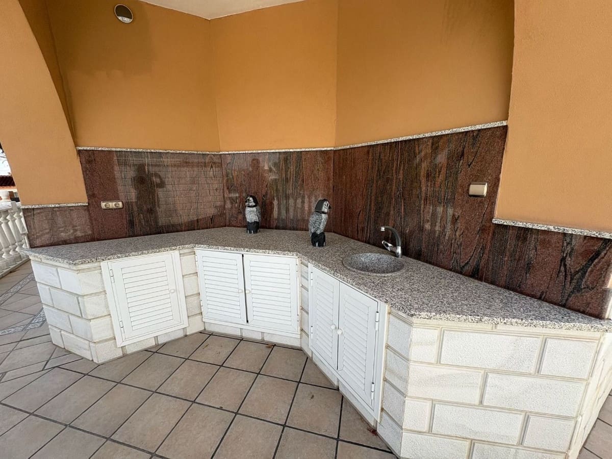 8 bedroom Villa for sale in Alhaurin de la Torre with pool garage - € 1,200,000 (Ref: 9540269)