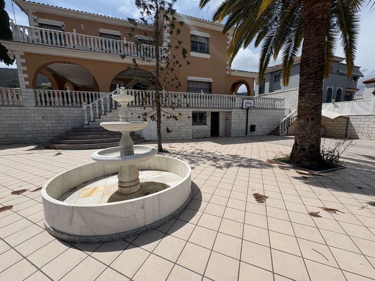 8 bedroom Villa for sale in Alhaurin de la Torre with pool garage - € 1,200,000 (Ref: 9540269)
