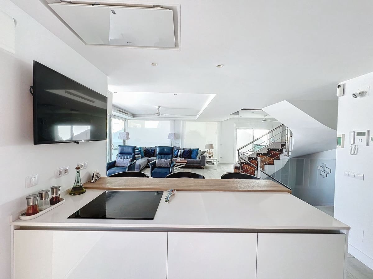 3 soveværelse Semi-Rækkehus til salg i Benalmadena med swimmingpool garage - € 1.200.000 (Ref: 9540270)