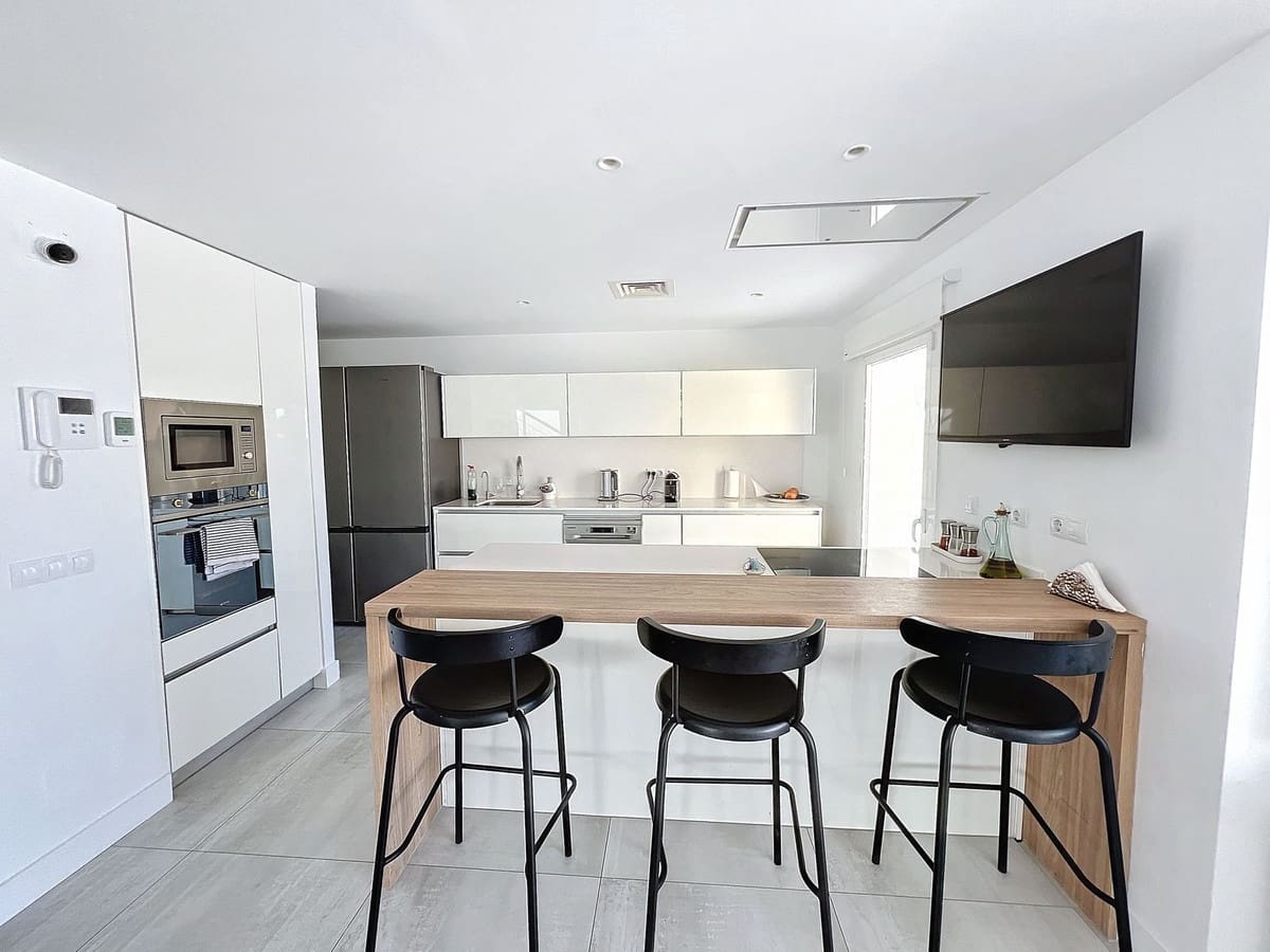 3 soveværelse Semi-Rækkehus til salg i Benalmadena med swimmingpool garage - € 1.200.000 (Ref: 9540270)