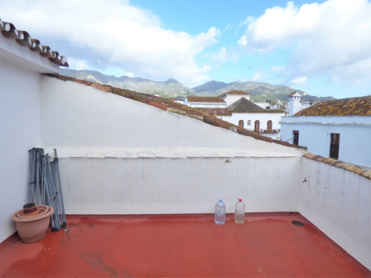 2 bedroom Townhouse for sale in Marbella - € 1,200,000 (Ref: 9540272)