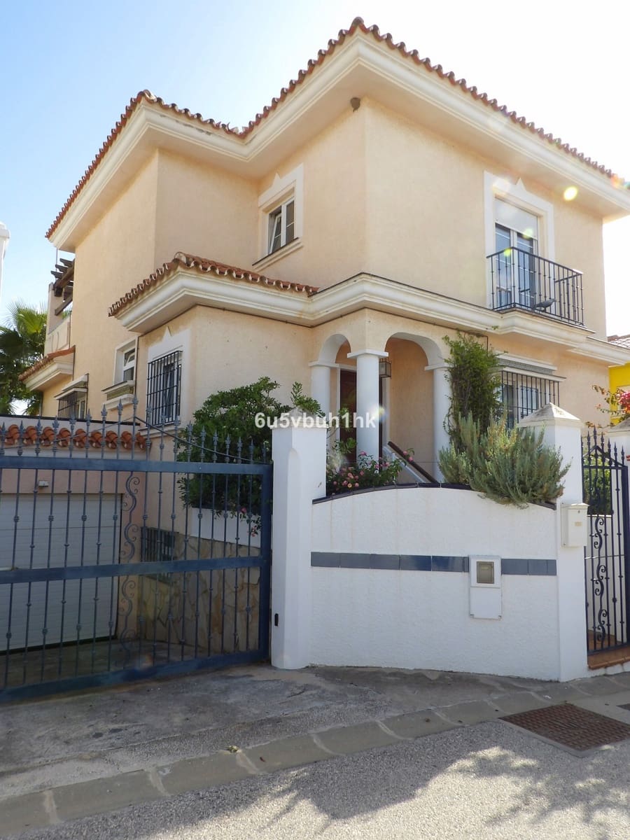 3 soverom Villa til salgs i Fuengirola med svømmebasseng - € 1 225 000 (Ref: 9540275)