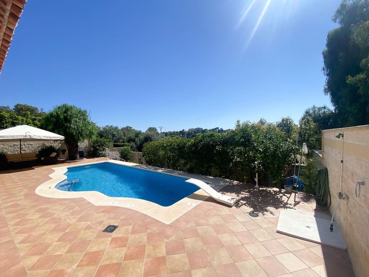 3 soverom Villa til salgs i Guadalmina med svømmebasseng garasje - € 1 240 000 (Ref: 9540276)