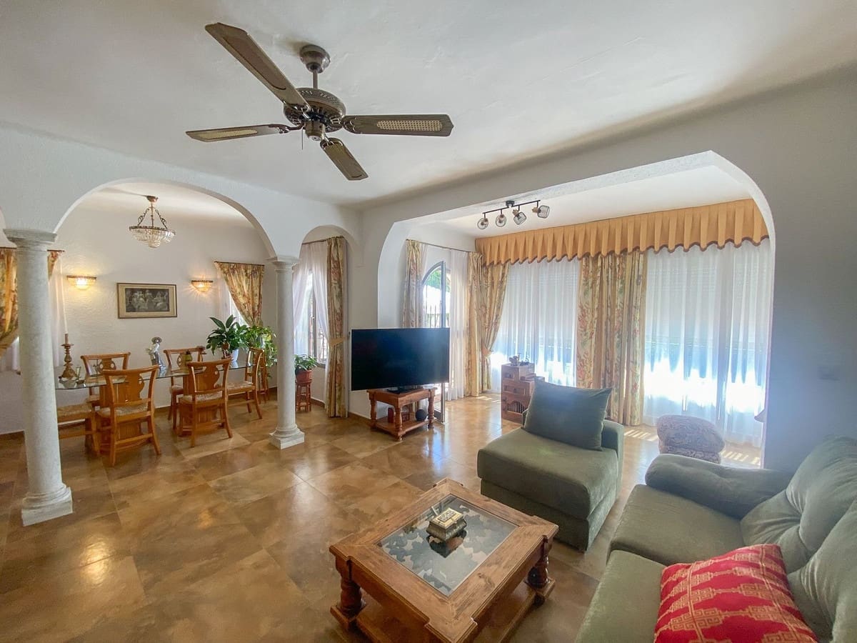 3 soverom Villa til salgs i Guadalmina med svømmebasseng garasje - € 1 240 000 (Ref: 9540276)