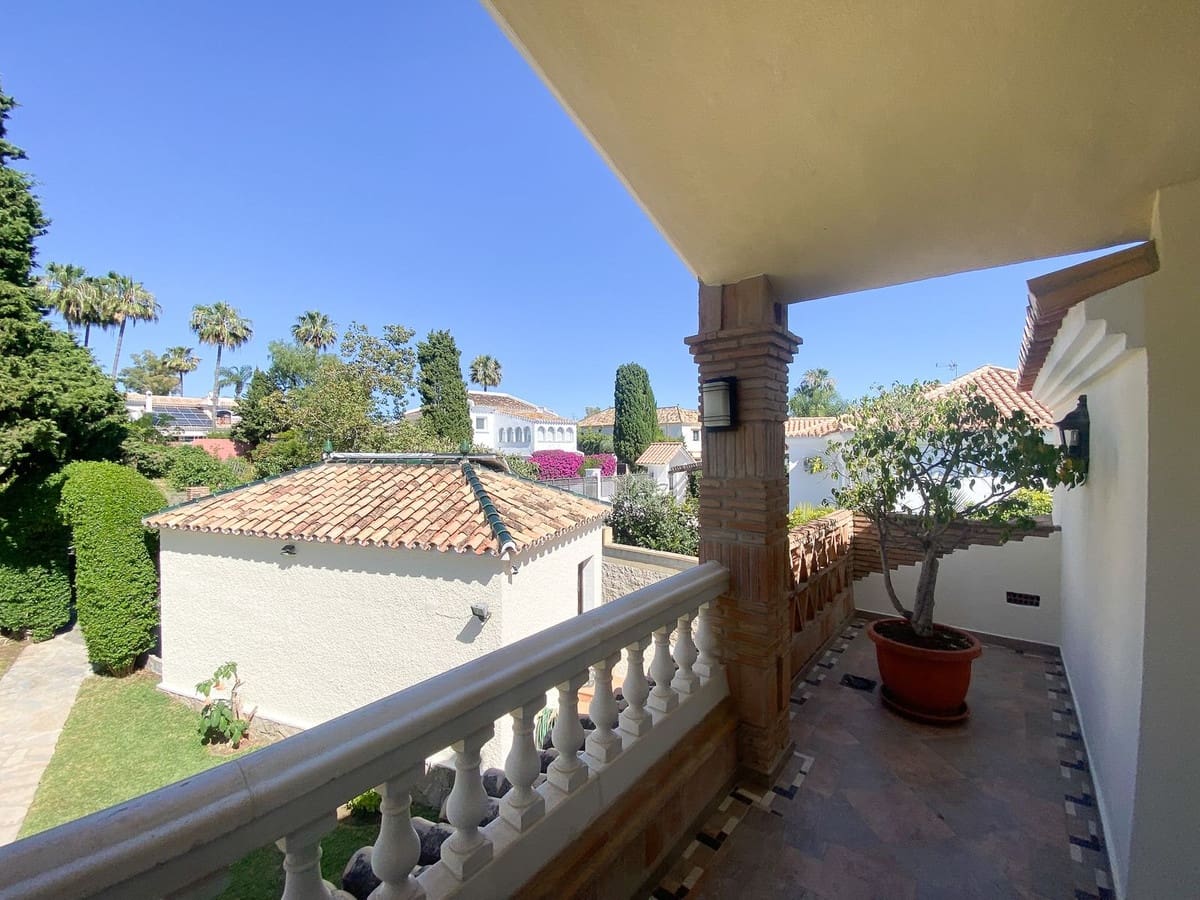 3 soverom Villa til salgs i Guadalmina med svømmebasseng garasje - € 1 240 000 (Ref: 9540276)