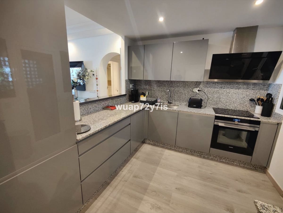 2 soverom Leilighet til salgs i Puerto Banus med svømmebasseng - € 1 250 000 (Ref: 9540280)