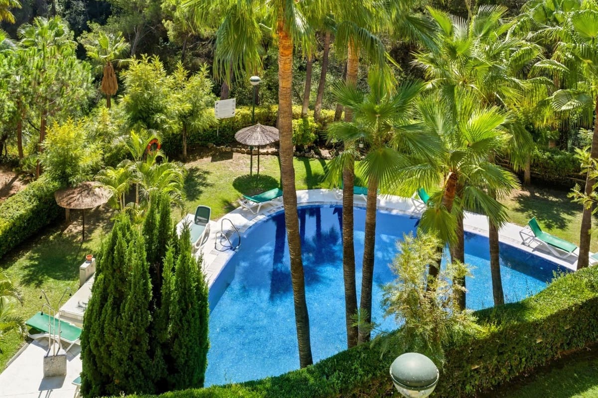 Apartamento de 3 habitaciones en Golden Mile en venta con piscina garaje - 1.250.000 € (Ref: 9540283)