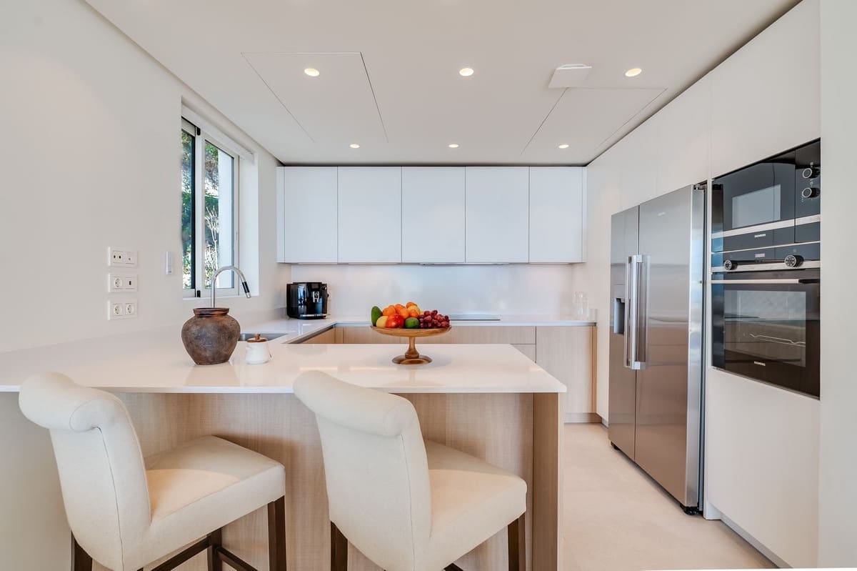 3 quarto Apartamento para venda em Ojen com piscina garagem - 1 250 000 € (Ref: 9540284)