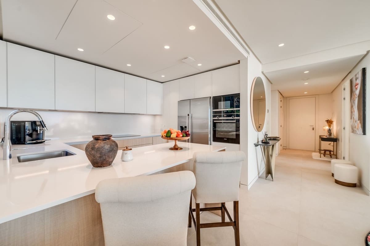 3 quarto Apartamento para venda em Ojen com piscina garagem - 1 250 000 € (Ref: 9540284)