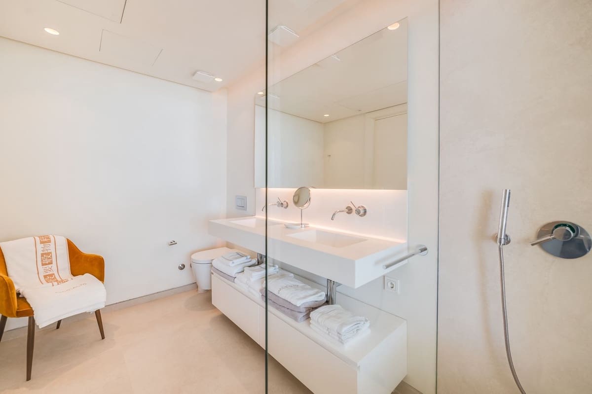 3 quarto Apartamento para venda em Ojen com piscina garagem - 1 250 000 € (Ref: 9540284)