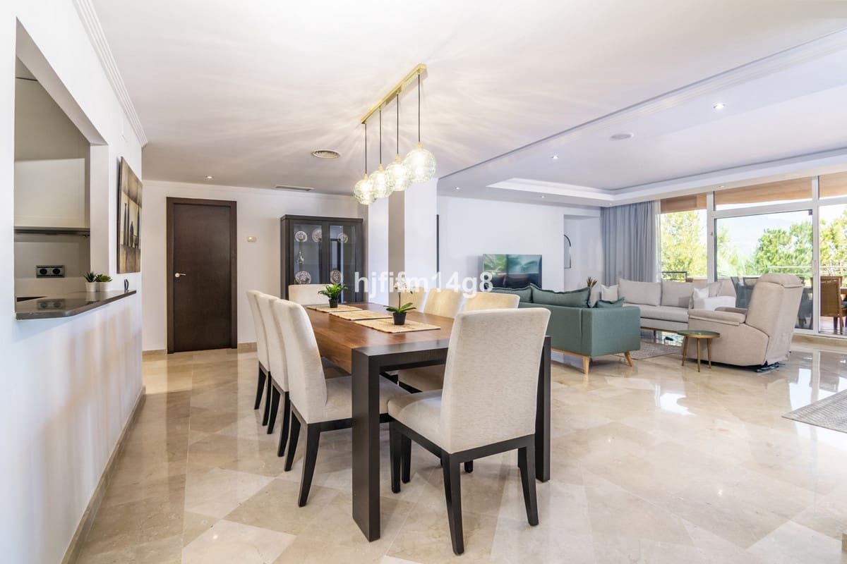 4 soveværelse Lejlighed til salg i Nueva Andalucia med swimmingpool - € 1.250.000 (Ref: 9540287)