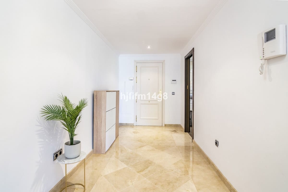 4 soveværelse Lejlighed til salg i Nueva Andalucia med swimmingpool - € 1.250.000 (Ref: 9540287)