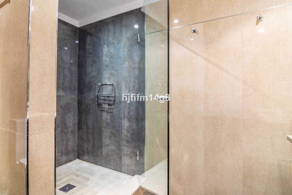 4 soveværelse Lejlighed til salg i Nueva Andalucia med swimmingpool - € 1.250.000 (Ref: 9540287)